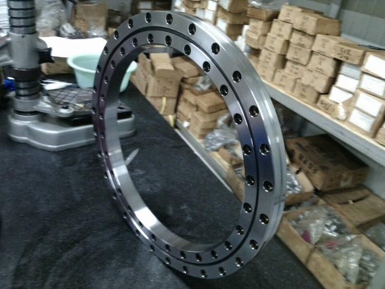 250mm Hre25030 Crossed Cylindrical Roller Bearing with Two Inner Semi Rings